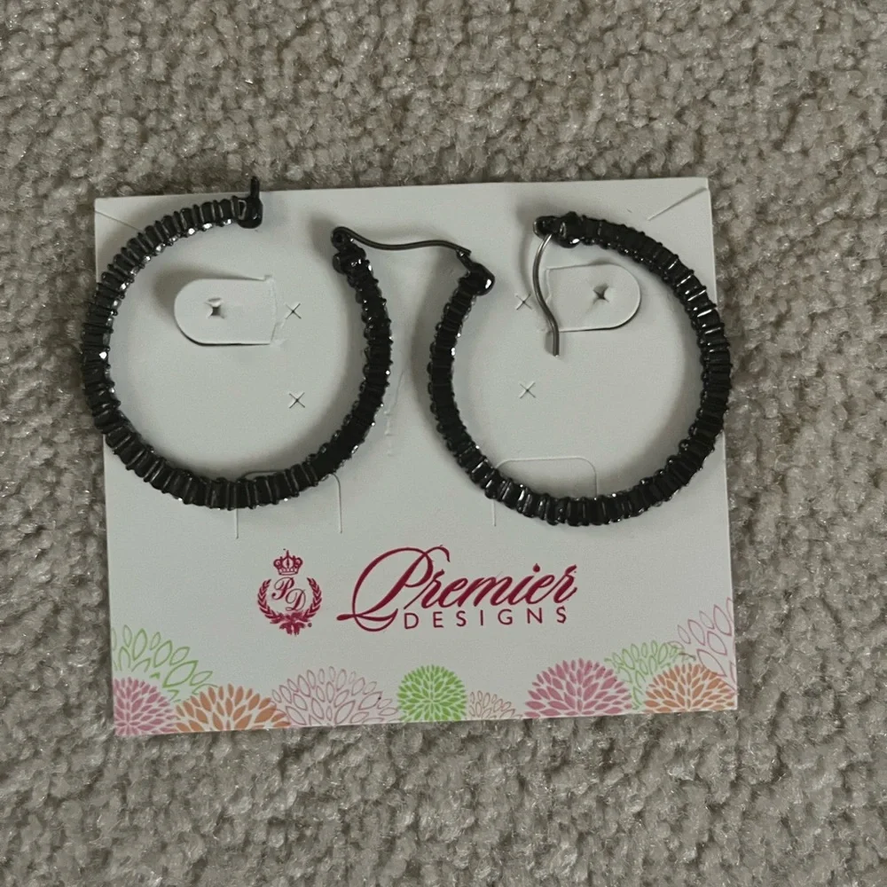 Hoops - Picture 2 of 3